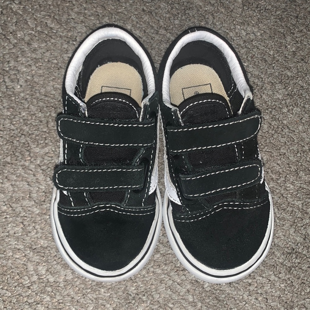 Toddler black/white Vans